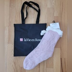 NEW LA VIE EN ROSE CABLE KNIT POMPOM SLIPPER SOCKS SHERPA ANTI SLIP ONE SIZE